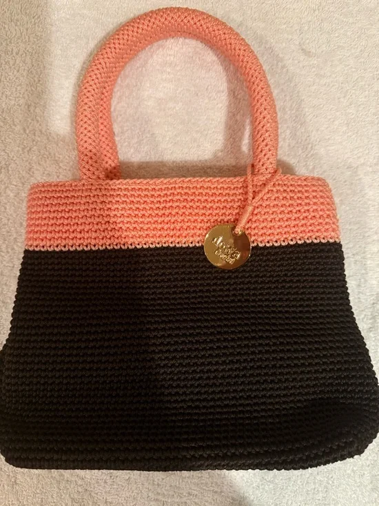 Two-Tone Crochet Tote in Coral Pink and Black 100% Handmade by dowa - Picture 7 of 7